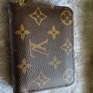 Louis Vuitton zippy coin purse monogram
